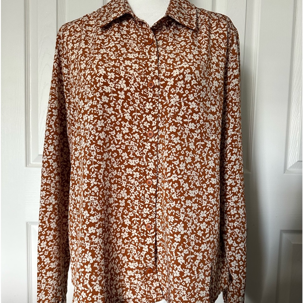 Lulus brand Fall flowered print button down top polyester brown/orange Size L
